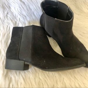 H&M pull on faux suede bootie, size 8.5